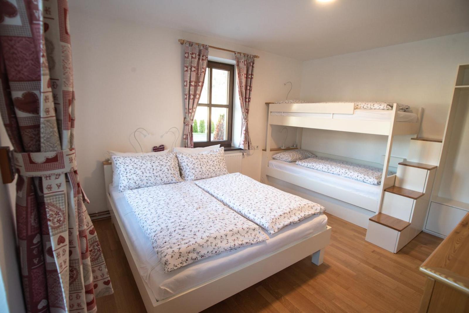 Pritlicni Apartma Hribovc Z Atrijem Kranjska Gora Exteriér fotografie